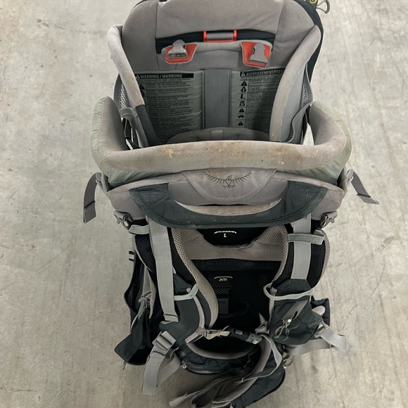 Osprey Gray and Black Men's Backpack - Picture 12 of 15